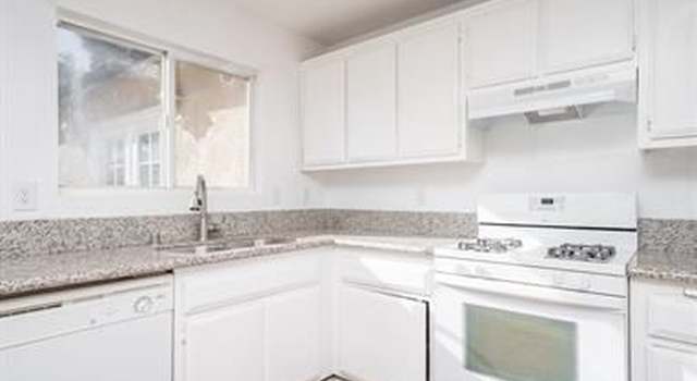 Photo of 21069 Valencia St, Apple Valley, CA 92308