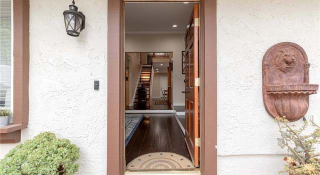 Photo of 22421 Jeffrey Mark Ct #6, Chatsworth, CA 91311