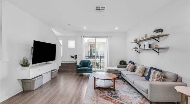 Photo of 19505 Astor Pl, Northridge, CA 91324