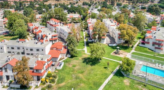 Photo of 27612 Nugget Dr #6, Canyon Country, CA 91387
