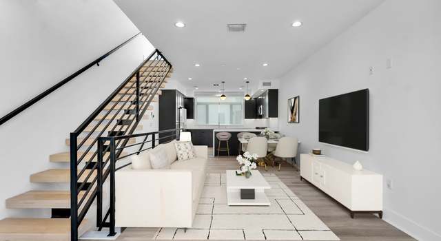 Property at 11304 Victory Blvd, North Hollywood, CA 91606, 3 beds, 3 baths