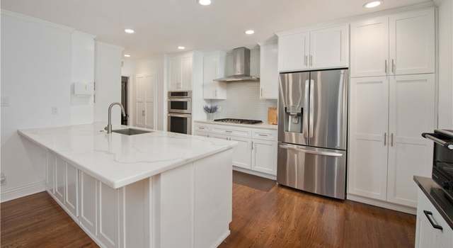 Photo of 23652 Collins St, Woodland Hills, CA 91367