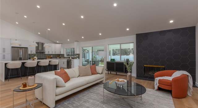 Photo of 876 Ballina Ct, Newbury Park, CA 91320