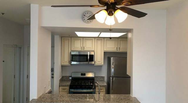 Photo of 19350 Sherman Way #303, Reseda, CA 91335