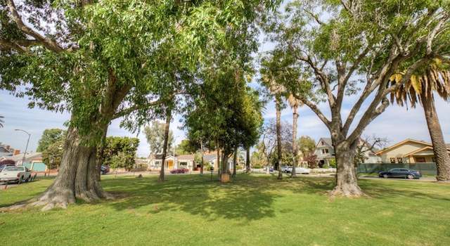 Photo of 390 Carroll Park E, Long Beach, CA 90814