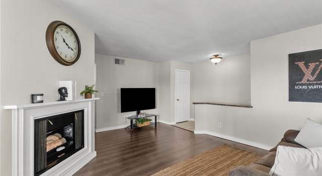 Photo of 26762 Claudette St #417, Canyon Country, CA 91351
