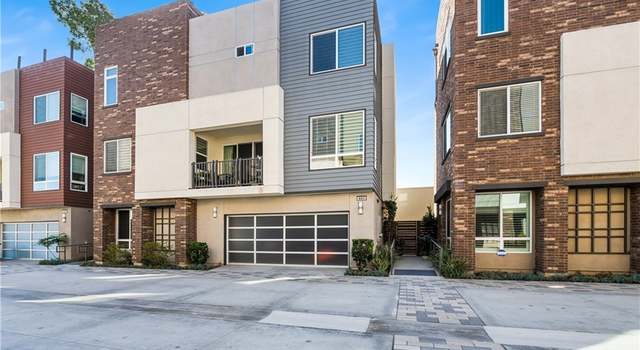 Photo of 805 Brickyard Ln, Costa Mesa, CA 92627