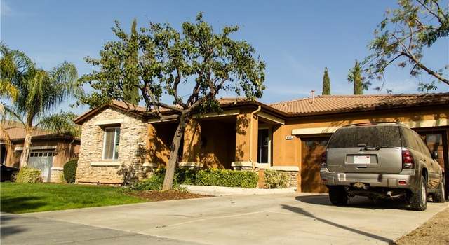 Photo of 860 Lily Ave, Sanger, CA 93657