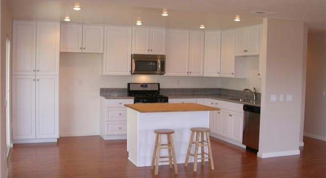 Photo of 225 Hawthorne Cir, Vista, CA 92083