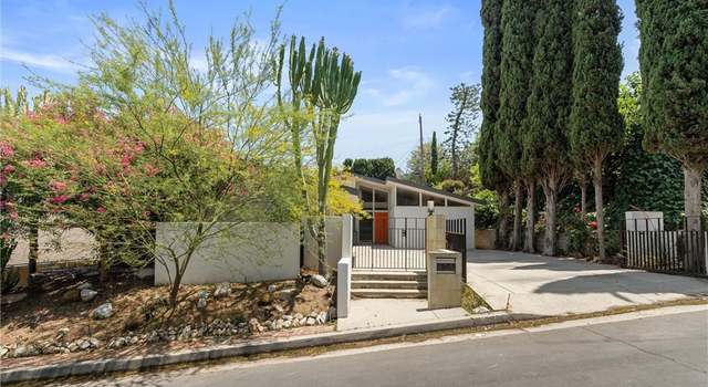 Photo of 3674 Willowcrest Ave, Studio City, CA 91604