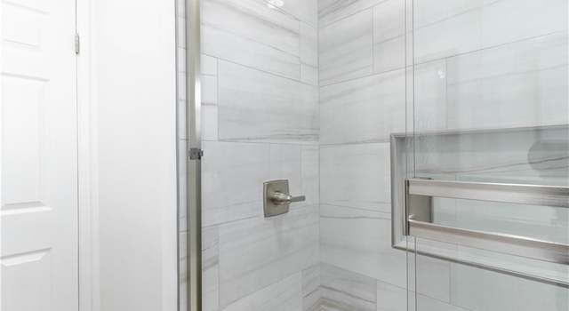 Photo of 19533 Victory Blvd, Reseda, CA 91335