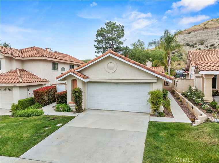 Photo of 28981 Sam Pl Canyon Country, CA 91387