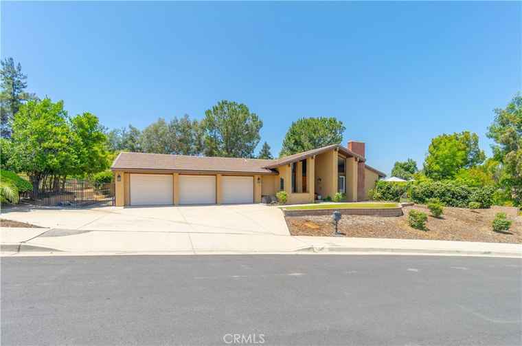 Photo of 712 Buckingham Dr Redlands, CA 92374