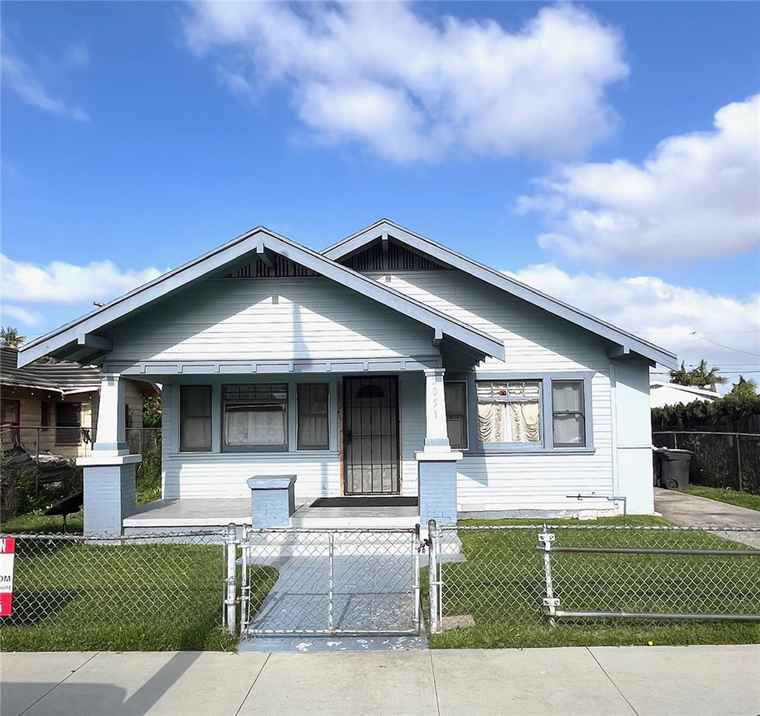 Photo of 2051 Olive Ave Long Beach, CA 90806