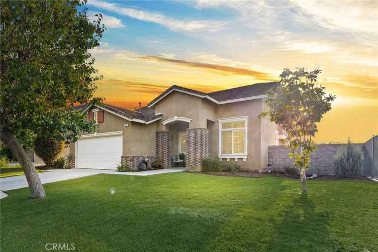 Photo of 7476 Sequoia Ln Highland, CA 92346