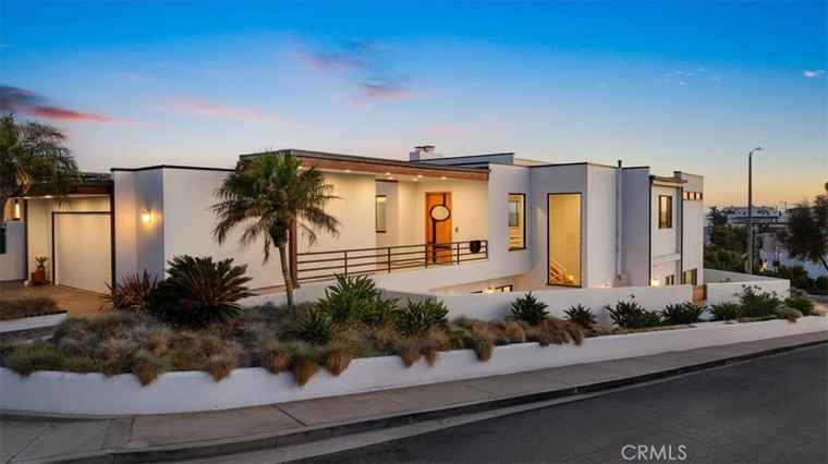 Photo of 2919 Hermosa View Dr Hermosa Beach, CA 90254
