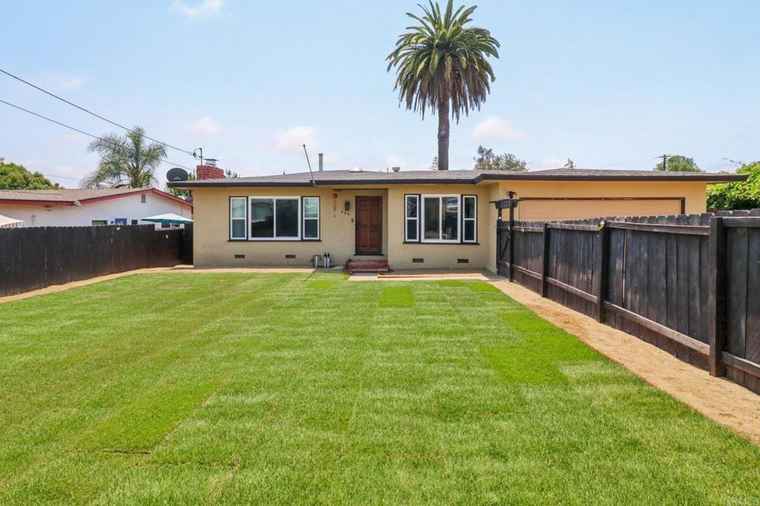 Photo of 915 Crest View Rd Vista, CA 92081