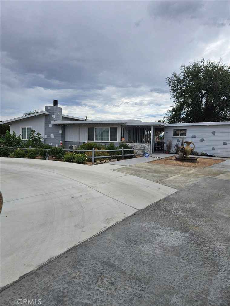 Photo of 21431 Pine Ridge Ave Apple Valley, CA 92307