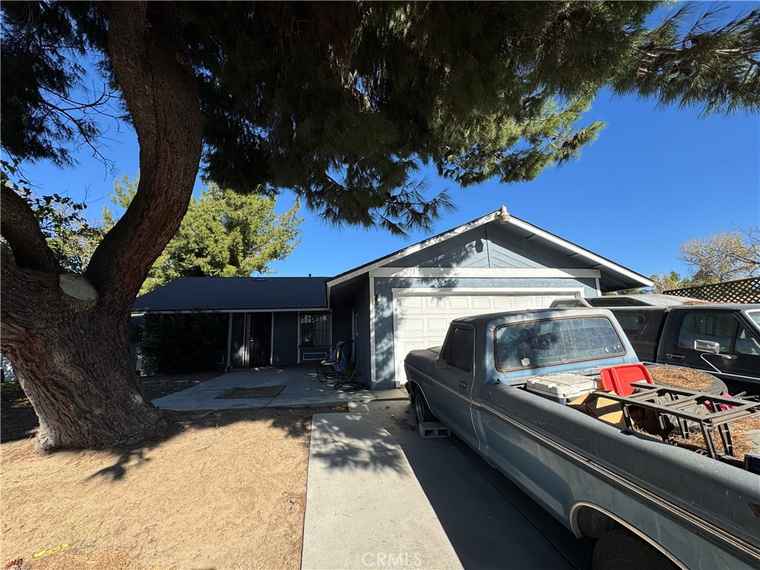 Photo of 446 E Fromer St Rialto, CA 92376