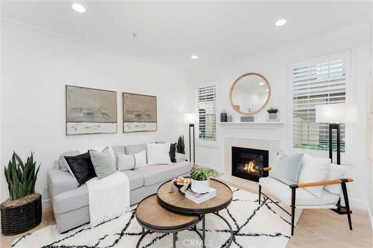 Photo of 239 Gallery Way Tustin, CA 92782