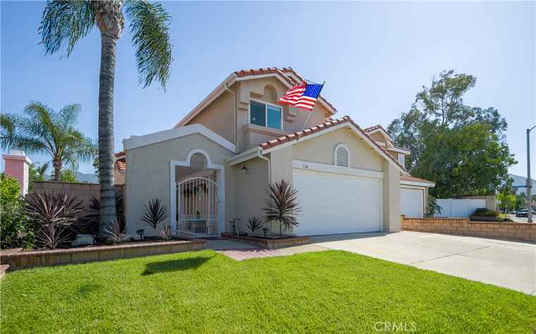Photo of 1386 Fairmont Dr Corona, CA 92882