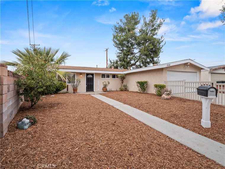 Photo of 19141 Drycliff St Canyon Country, CA 91351