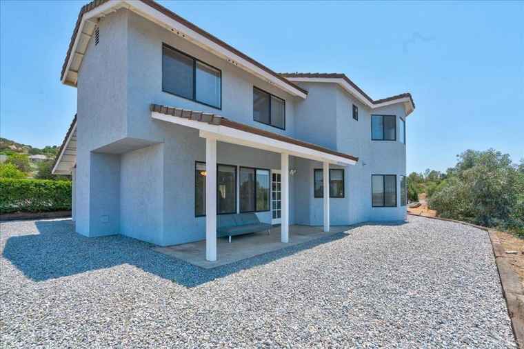 Photo of 18434 Ramona View Dr Ramona, CA 92065
