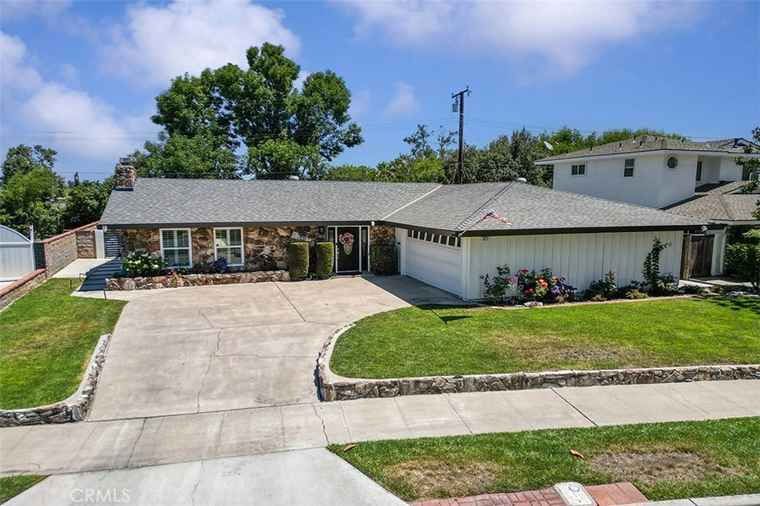 Photo of 927 E Fairway Dr Orange, CA 92866