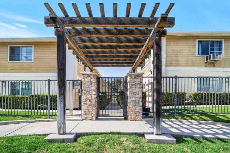 Photo of 9220 Kenwood Dr Unit J Spring Valley, CA 91977