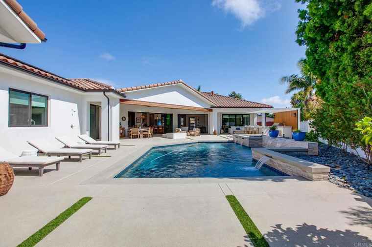 Photo of 2630 Vistosa Pl Carlsbad, CA 92009