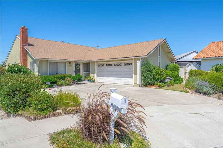 Photo of 13052 Laramore Ln Garden Grove, CA 92843