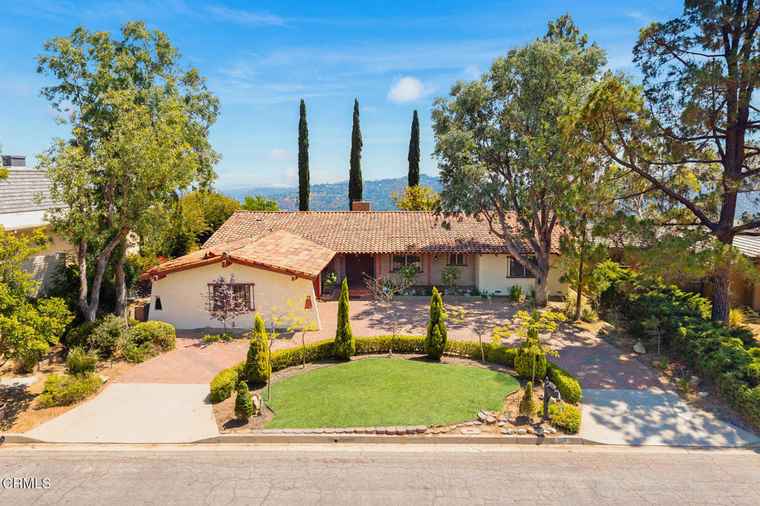 Photo of 592 Starlight Crest Dr La Canada Flintridge, CA 91011