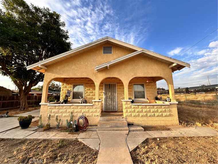 Photo of 353 W L St Colton, CA 92324