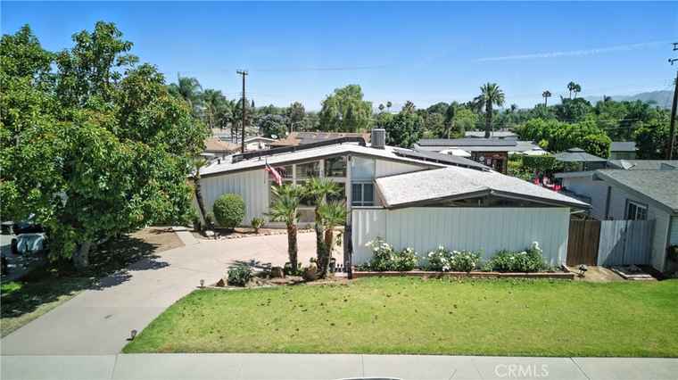 Photo of 951 W Olive St Corona, CA 92882