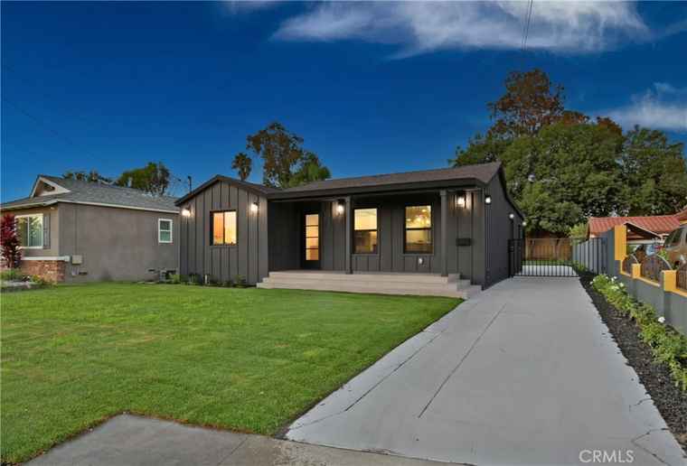 Photo of 8343 Vista Del Rio Ave Downey, CA 90240