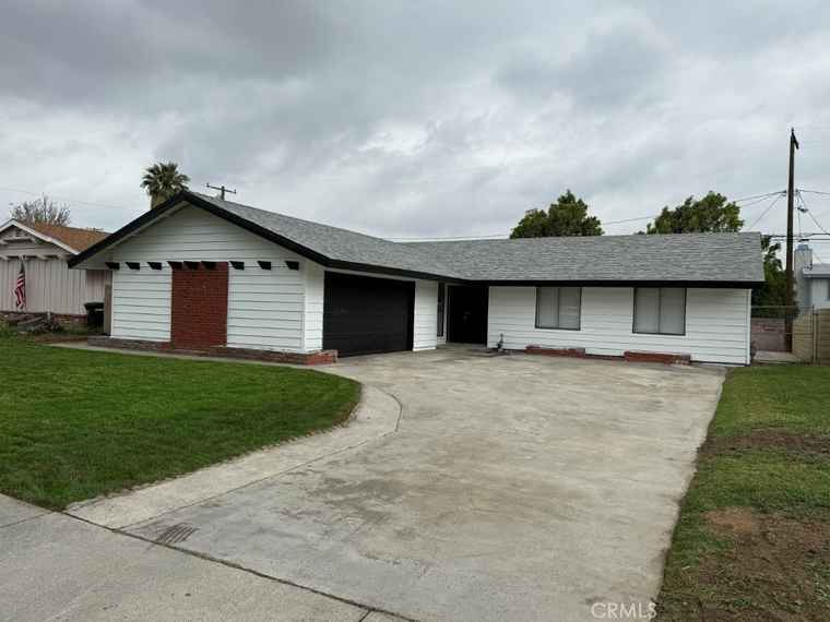 Photo of 828 Ellen St Colton, CA 92324