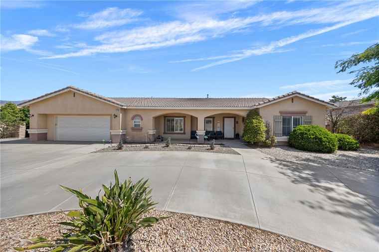 Photo of 1410 Charles St Banning, CA 92220