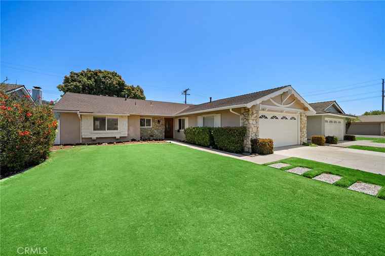 Photo of 18452 Tamarind St Fountain Valley, CA 92708