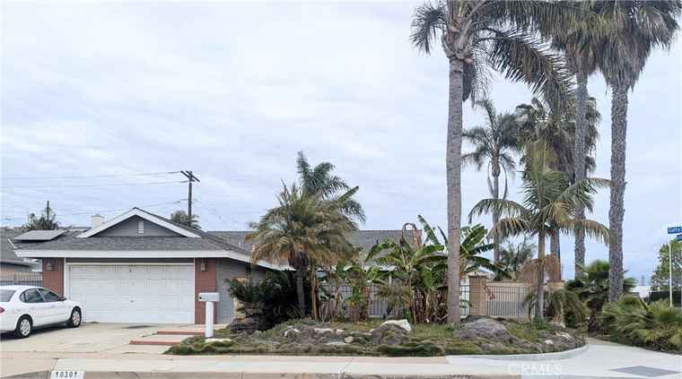 Photo of 10301 Cutty Sark Dr Huntington Beach, CA 92646