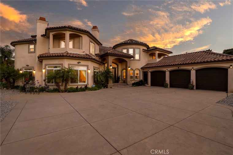 Photo of 26905 Rolling Hills Ave Canyon Country, CA 91387