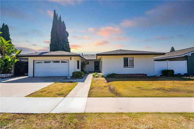 Photo of 14032 Woodlawn Ave Tustin, CA 92780
