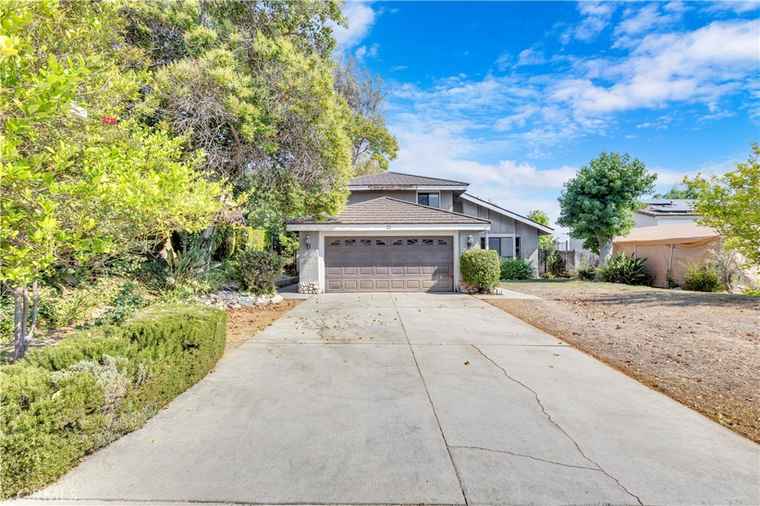 Photo of 19 Viewpoint Cir Pomona, CA 91766