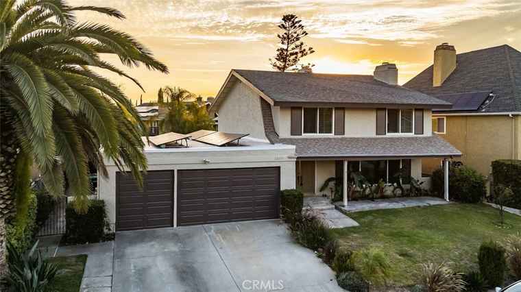 Photo of 25371 Hillary Ln Laguna Hills, CA 92653