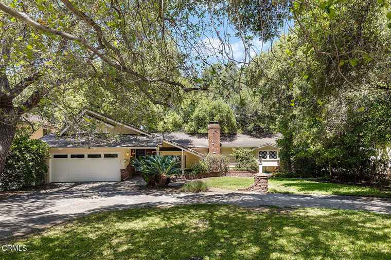 Photo of 2058 Lyans Dr La Canada Flintridge, CA 91011