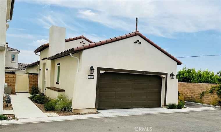 Photo of 365 Huntington Ct Rialto, CA 92376