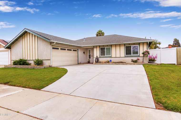 Photo of 2060 Olga St Oxnard, CA 93036