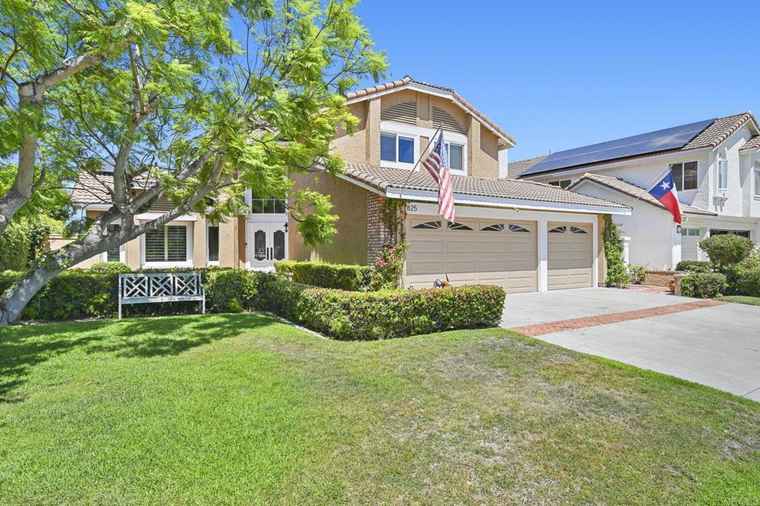 Photo of 825 Robert Ln Encinitas, CA 92024