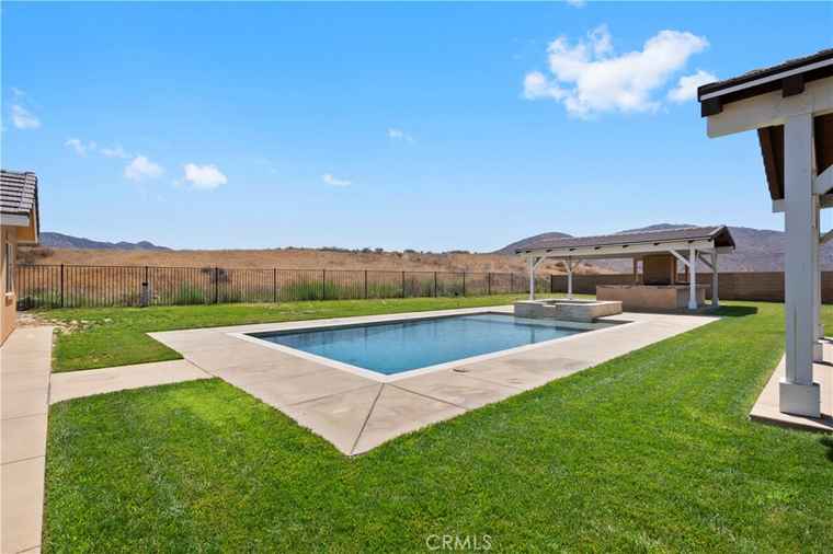 Photo of 3086 Crystal Ridge Ln Colton, CA 92324
