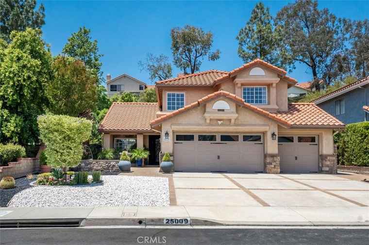 Photo of 25009 Wintergreen Ct Stevenson Ranch, CA 91381