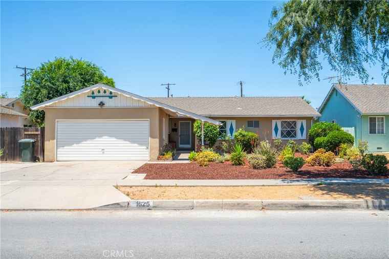 Photo of 1625 Victoria Dr Fullerton, CA 92831